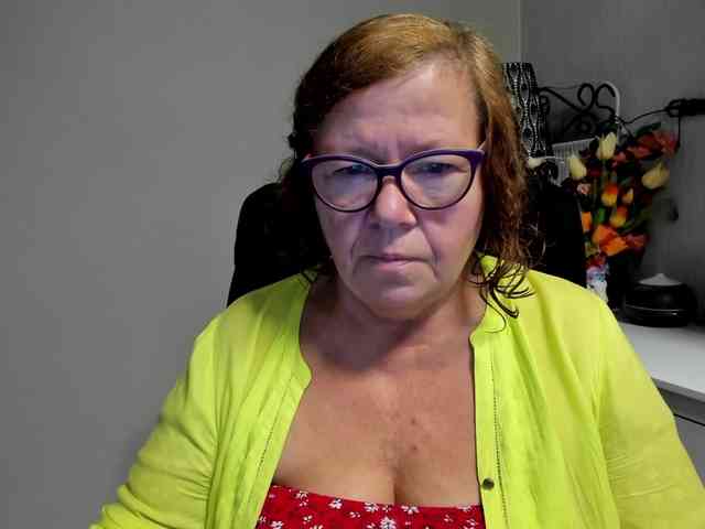 flirty-adele webcam