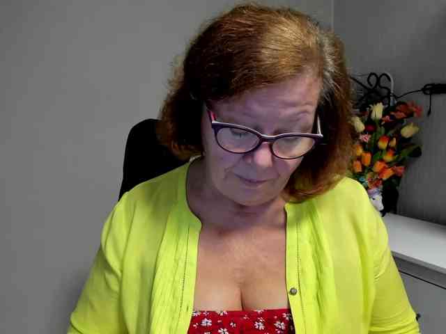 flirty-adele webcam