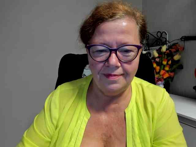 flirty-adele webcam