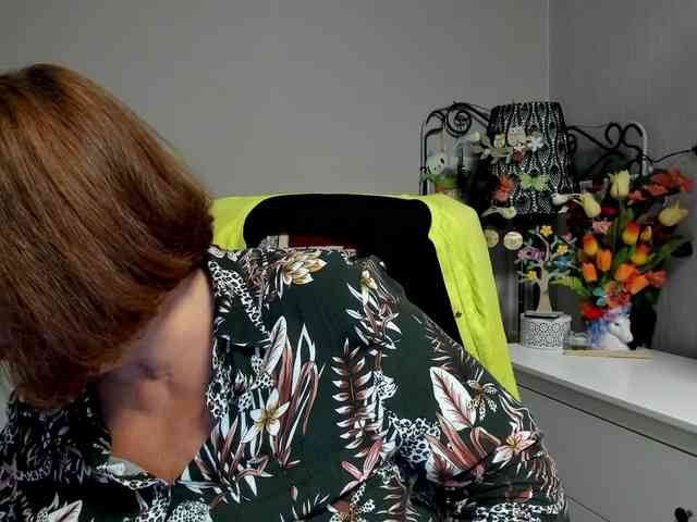 flirty-adele webcam