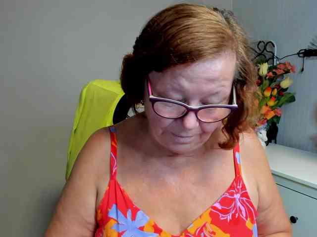 flirty-adele webcam