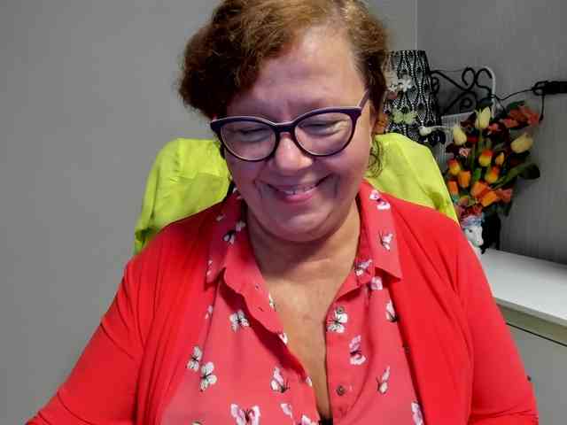 flirty-adele webcam