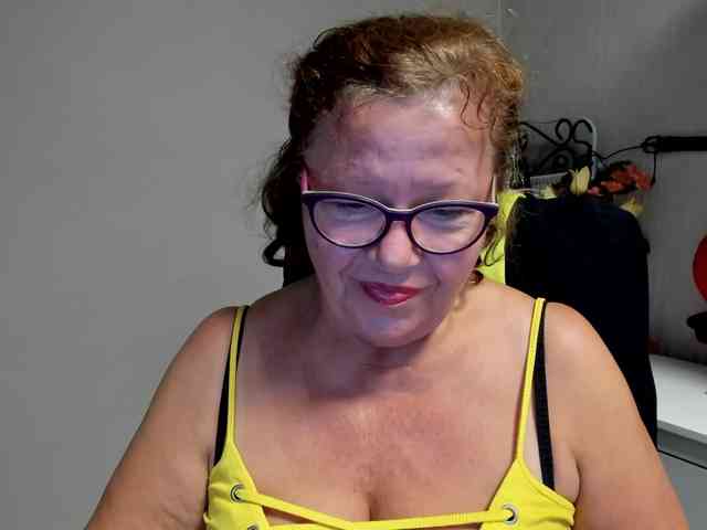 flirty-adele webcam