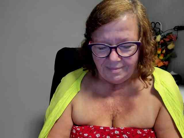 flirty-adele webcam