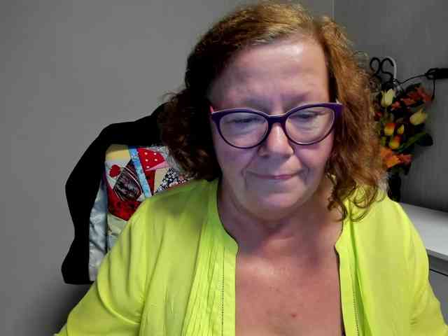 flirty-adele webcam