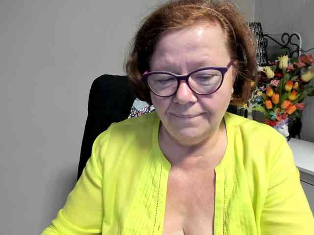 flirty-adele webcam