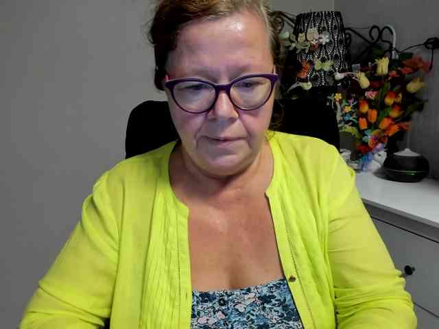 flirty-adele webcam