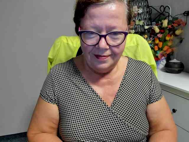 flirty-adele webcam