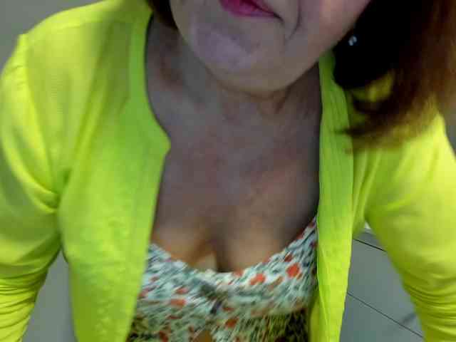 flirty-adele webcam