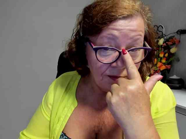 flirty-adele webcam