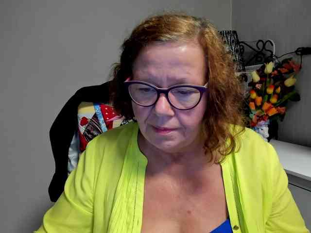 flirty-adele webcam