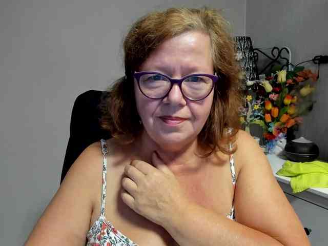flirty-adele webcam