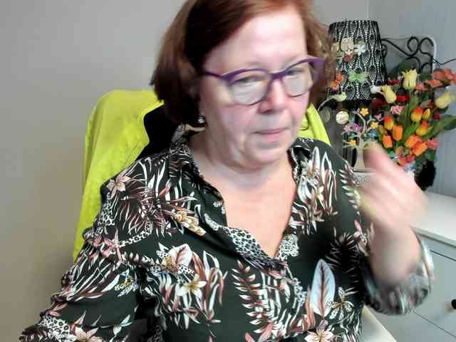 flirty-adele webcam