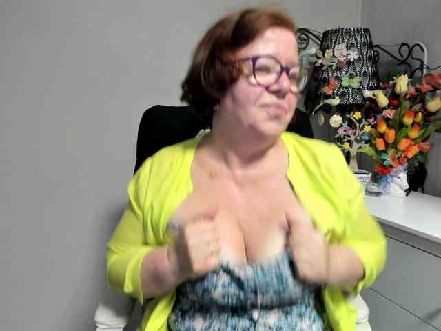 flirty-adele webcam