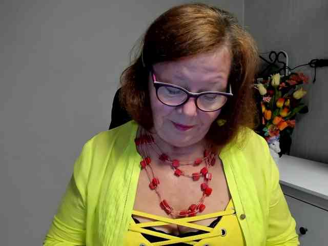 flirty-adele webcam
