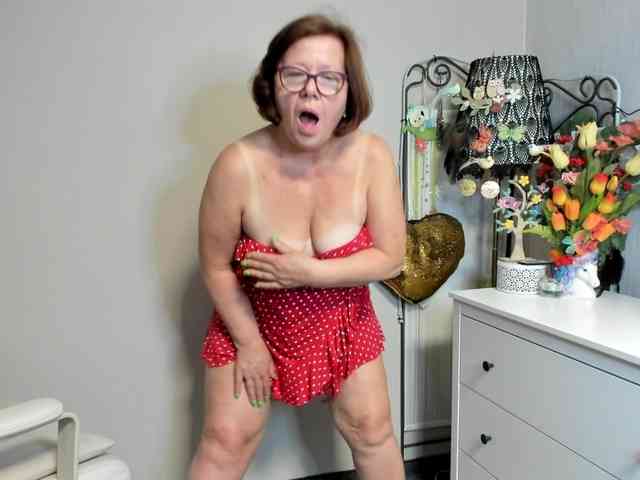 flirty-adele webcam