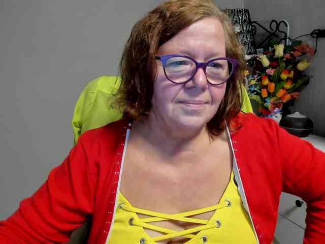 flirty-adele webcam