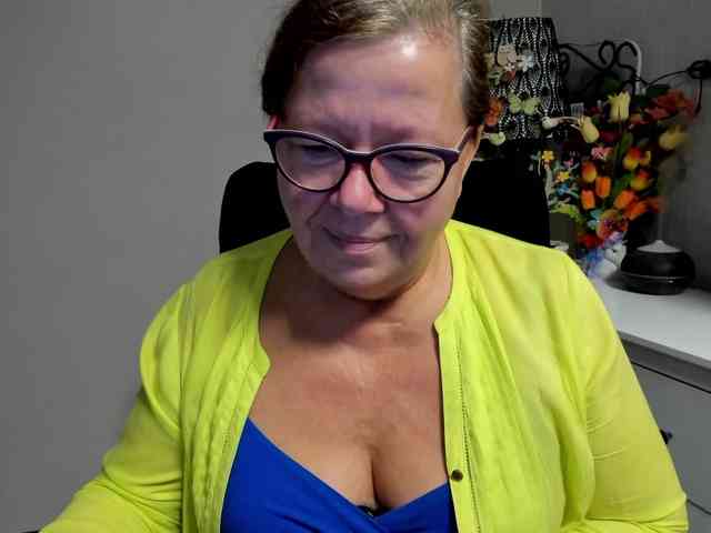 flirty-adele webcam