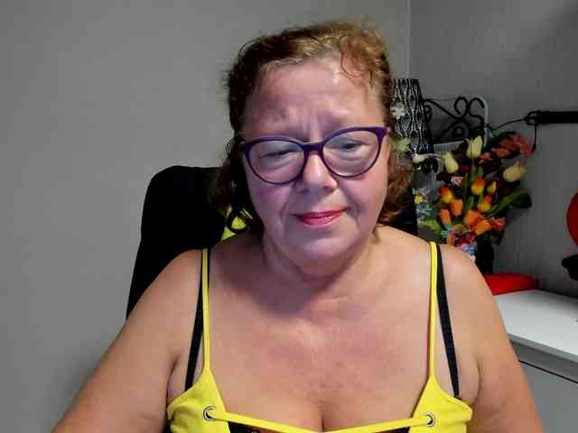 flirty-adele webcam