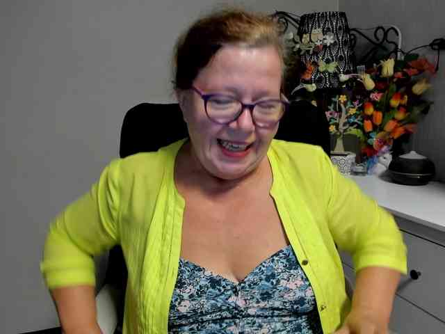 flirty-adele webcam