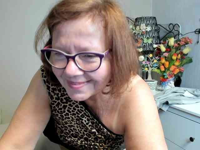 flirty-adele webcam