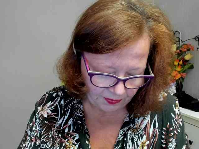 flirty-adele webcam