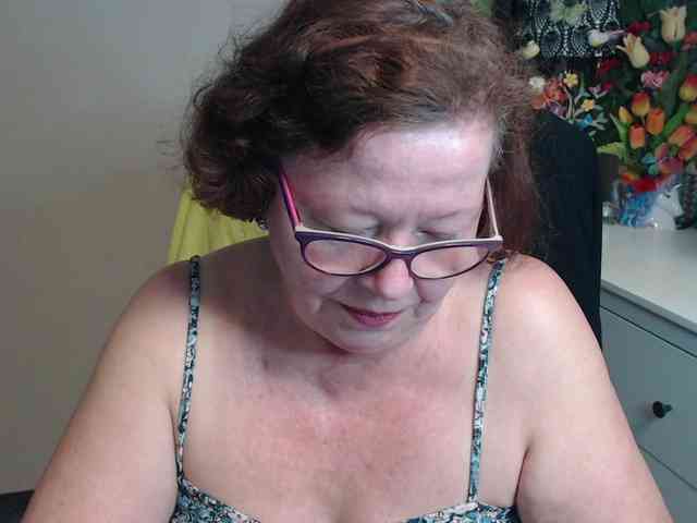 flirty-adele webcam