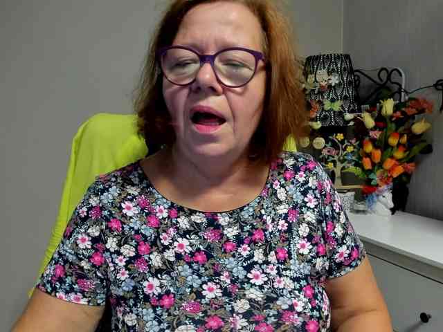 flirty-adele webcam