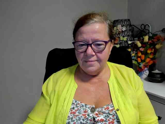 flirty-adele webcam