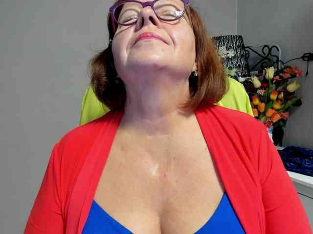 flirty-adele webcam