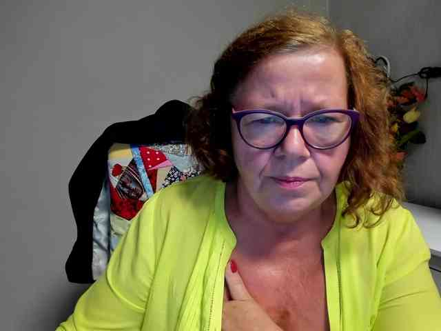 flirty-adele webcam