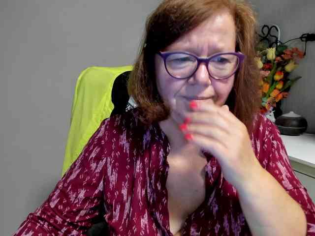 flirty-adele webcam