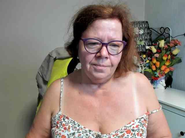flirty-adele webcam