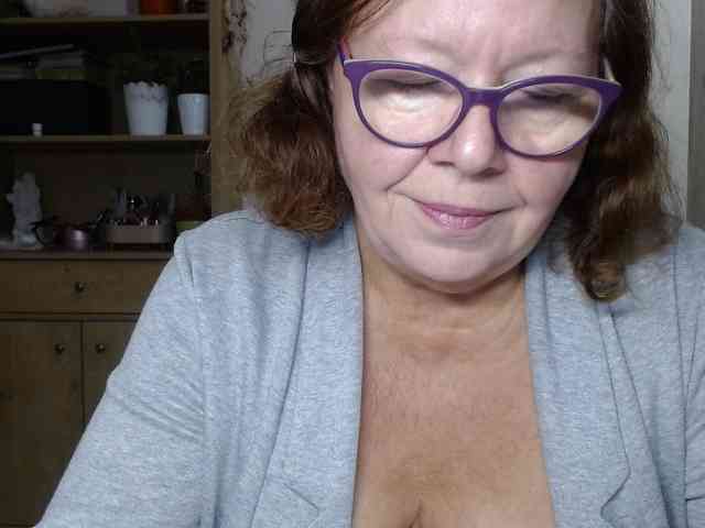 flirty-adele webcam