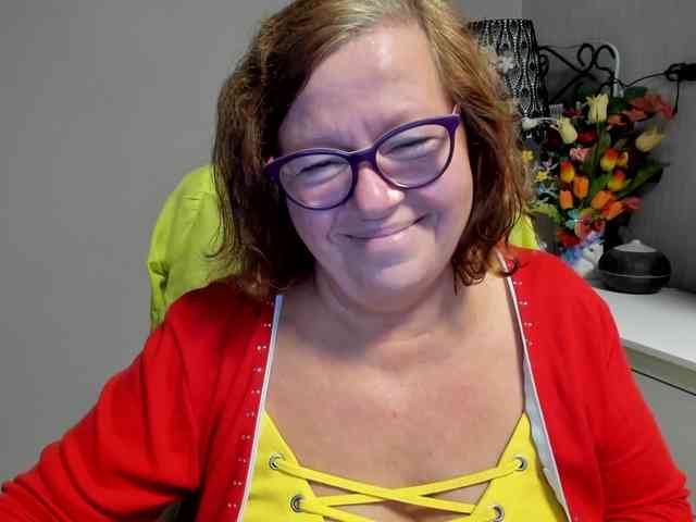 flirty-adele webcam