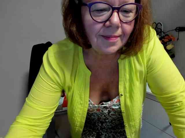flirty-adele webcam