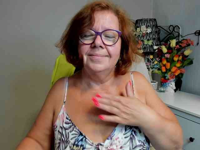 flirty-adele webcam