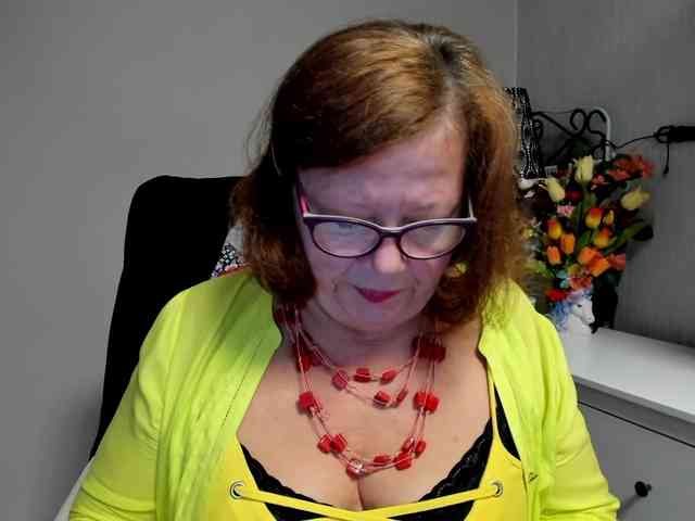 flirty-adele webcam