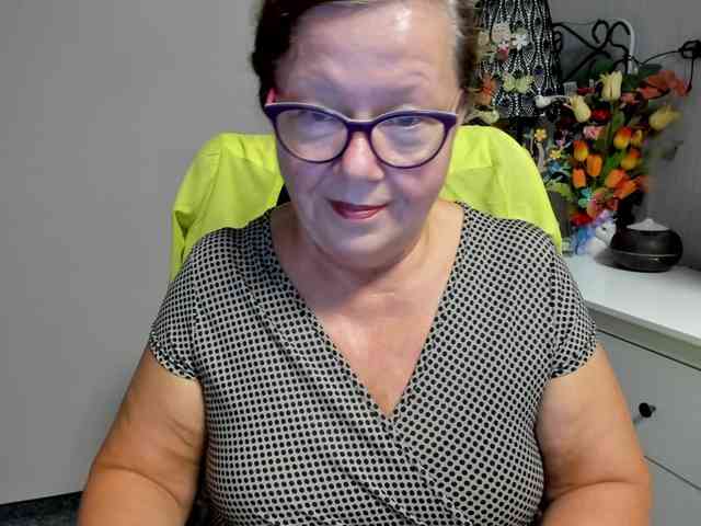 flirty-adele webcam