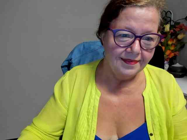 flirty-adele webcam
