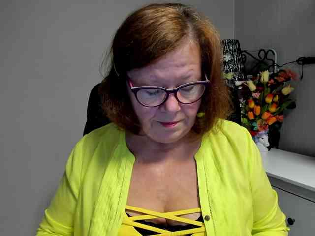 flirty-adele webcam