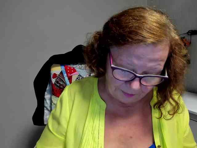 flirty-adele webcam