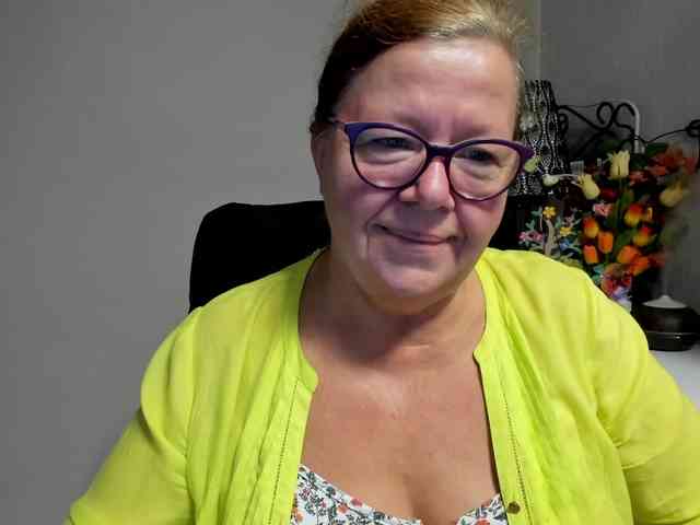flirty-adele webcam