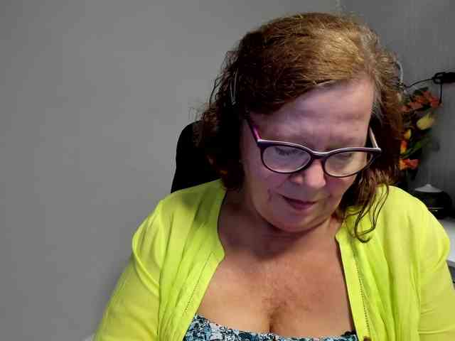 flirty-adele webcam