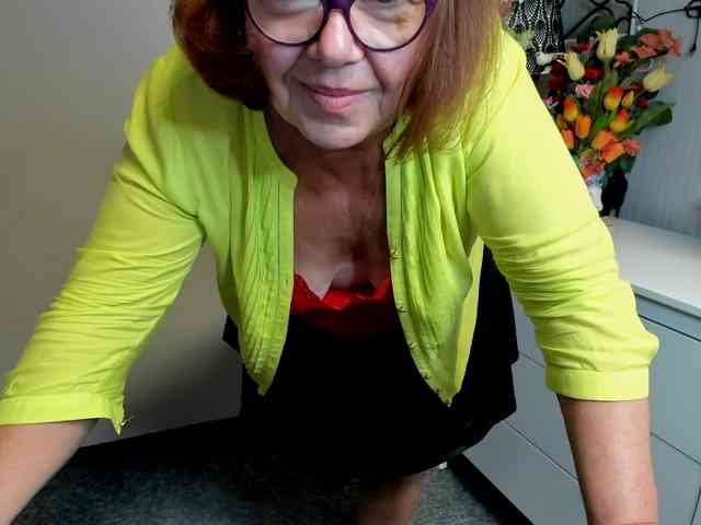 flirty-adele webcam