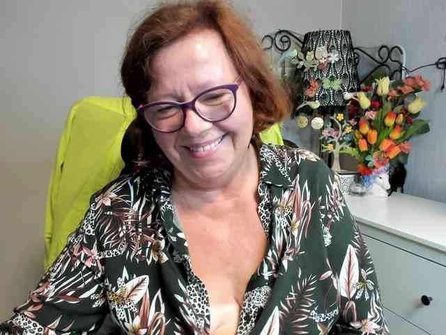 flirty-adele webcam