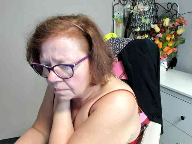 flirty-adele webcam