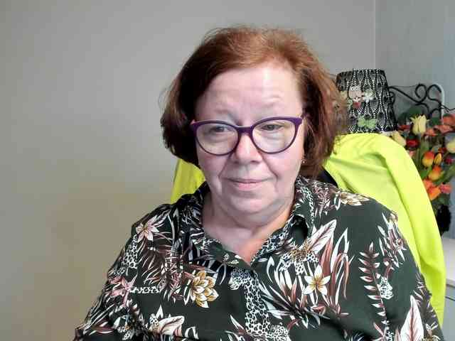 flirty-adele webcam