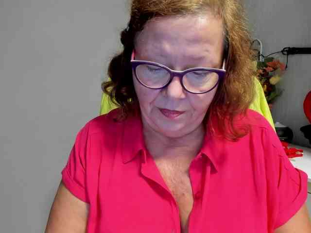 flirty-adele webcam