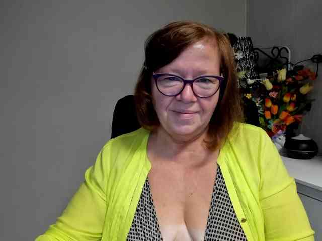 flirty-adele webcam